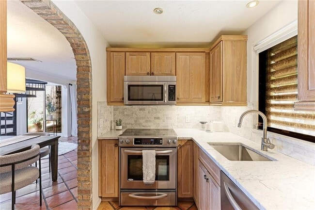 Building Photo - 11 Sandy Cove Rd