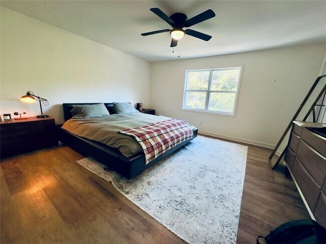 Building Photo - 275 Winding River Dr