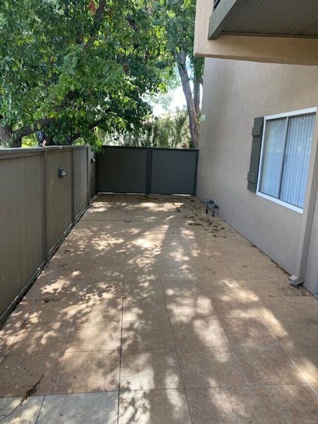 Building Photo - 25718 Hogan Dr