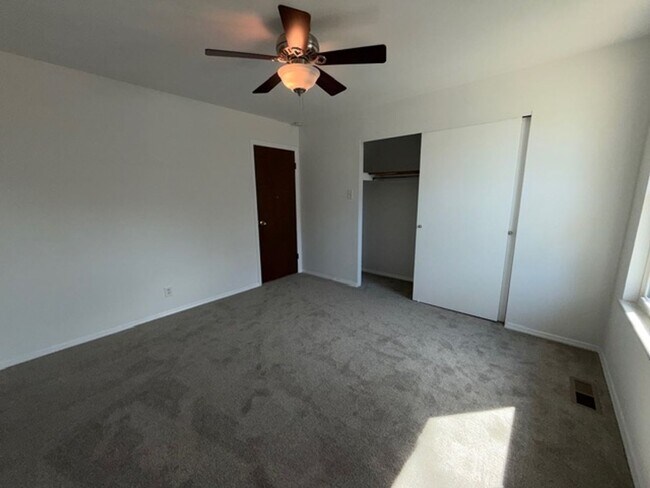 Building Photo - Spacious 5BR / 2BA in Manchester For Rent