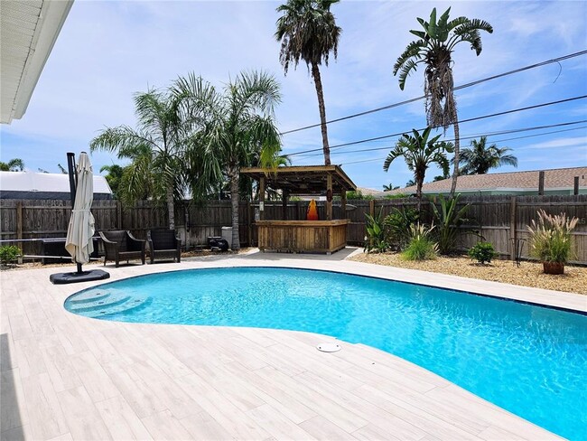 Building Photo - 10136 Paradise Blvd