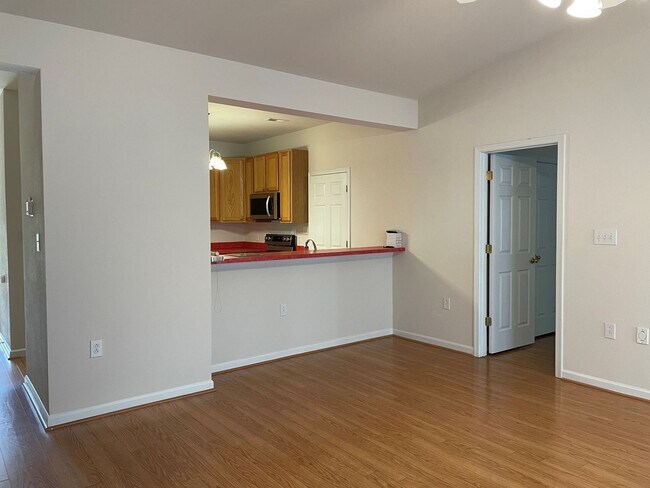 Building Photo - 33 Emily Ln