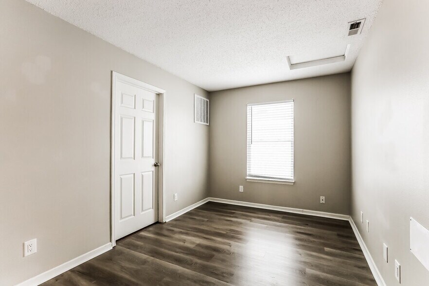 Building Photo - 35 Frostwood Ln