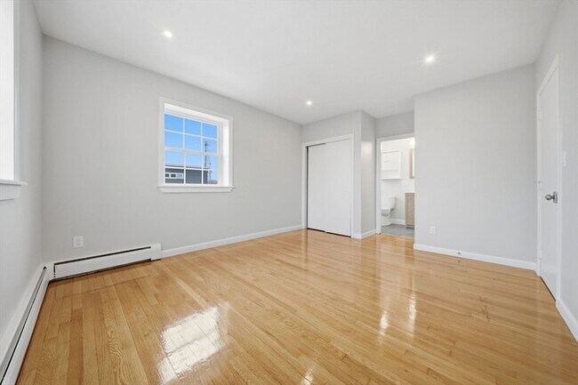 Building Photo - 11 Schubert St