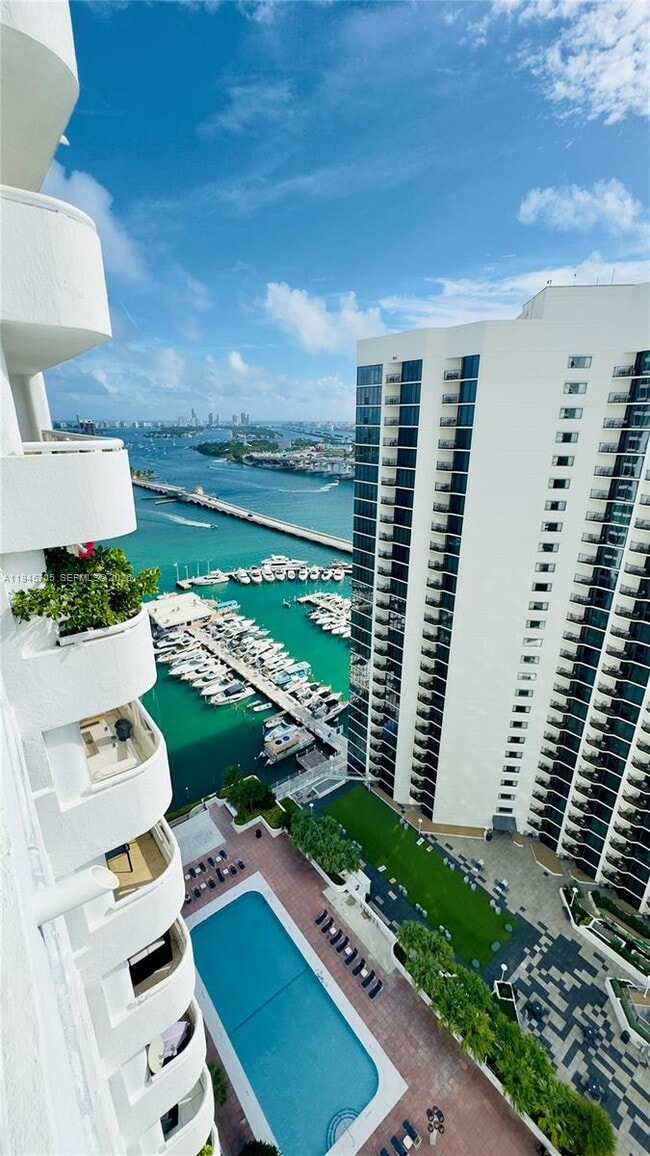 Building Photo - 1717 N Bayshore Dr