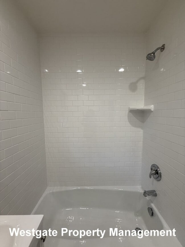 Building Photo - Darling Mediterranean-style 2/1 cottage in West Petaluma - 626 E Street