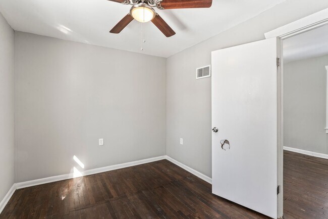 Building Photo - 1119 E 84th St