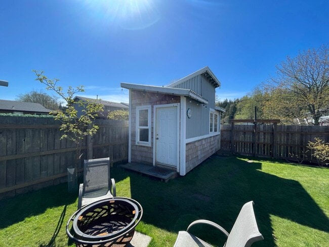 Building Photo - 2409 32nd St