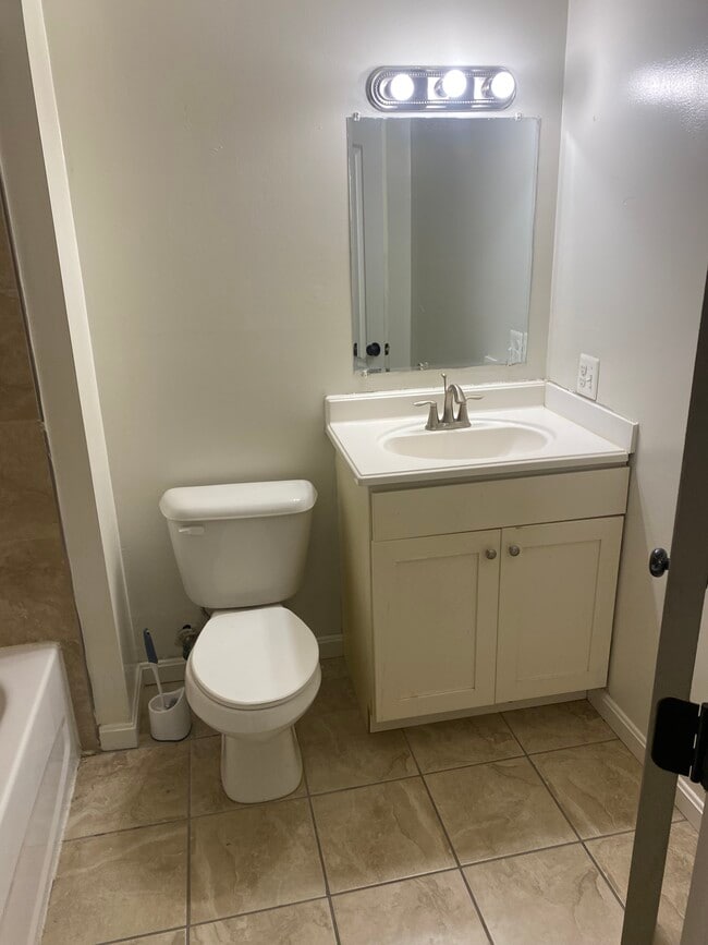 Building Photo - 2212 Westwood Dr