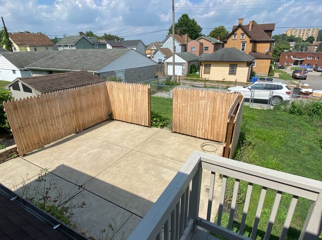 Building Photo - Charming 5 Bed 2 Bath House in Carnegie!