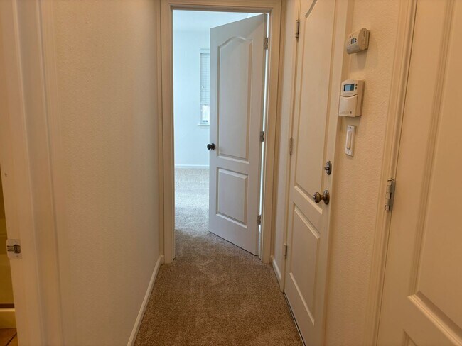 Building Photo - Spacious 4 bed/3 bath home in San Ramon