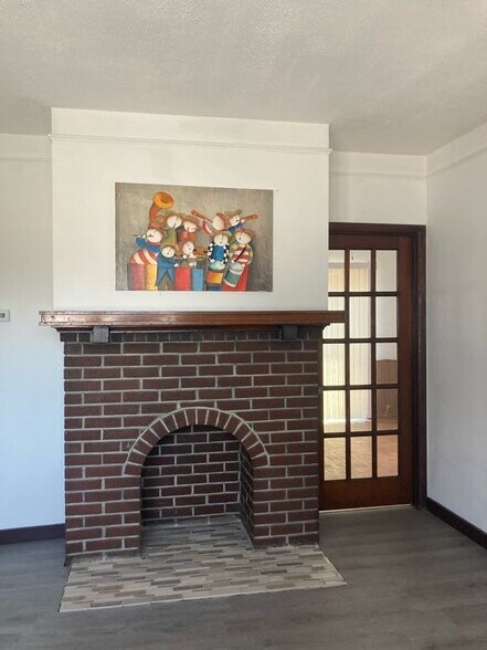 Living Room - 108 21st St
