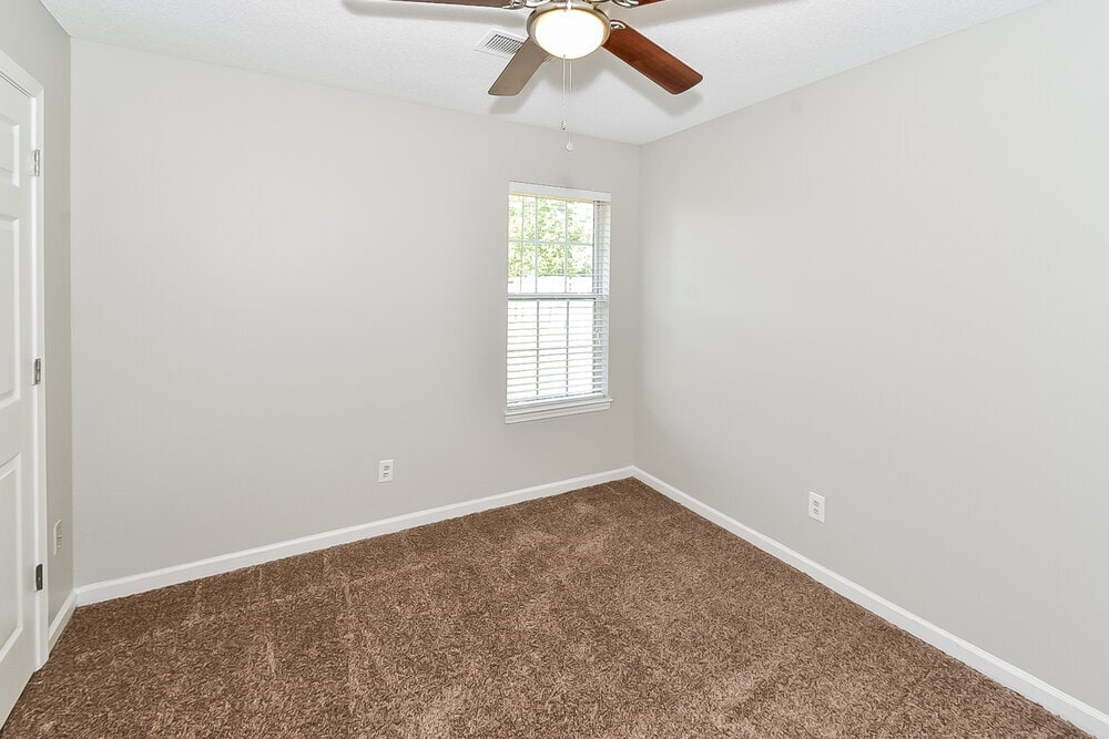 Building Photo - 4088 Ravenwood Dr N