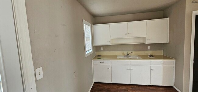 Building Photo - 1633 Lucas Ave