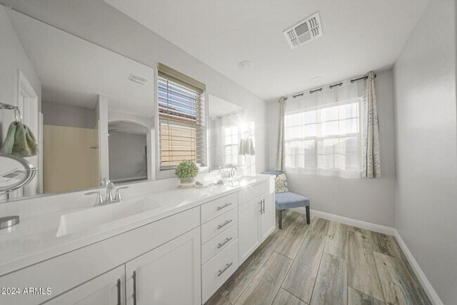 Building Photo - STUNNING 5 BEDROOM WITH LOFT & BONUS ROOM 3.5 BATH IN EASTMARK MESA COMMUNITY 2,655 SQ FT