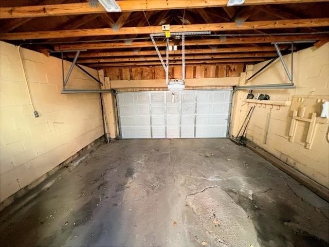 Building Photo - 6152 Victoria Ave