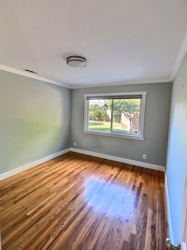 Building Photo - Charming Home for Rent in Naglee Park