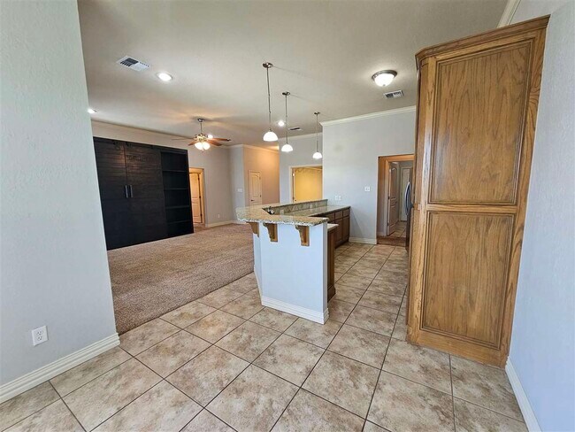 Building Photo - 6 NE Summerwood Dr