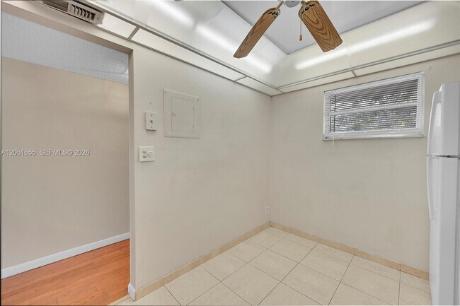 Building Photo - 1100 NW 87th Ave