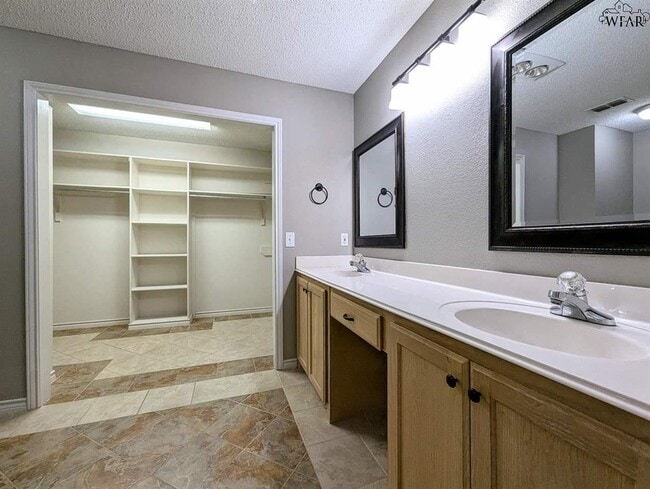 Building Photo - 5509 Long Leaf Dr