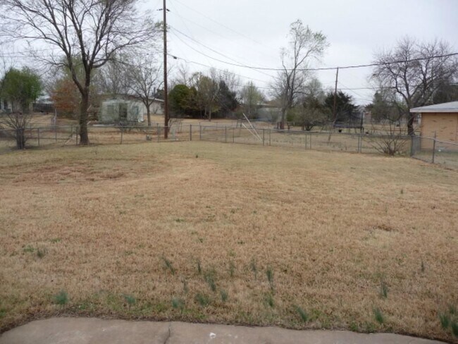 Building Photo - 4303 NW Ridgecrest Dr