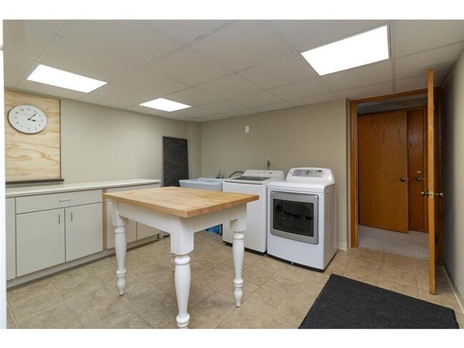 Building Photo - 139 Otis Avenue