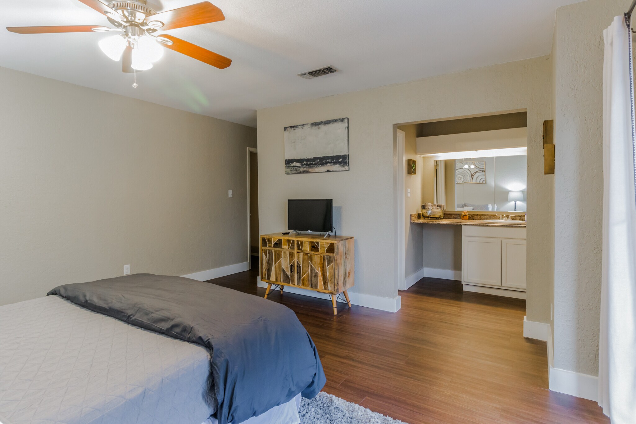 Building Photo - 2008 Jones Rd