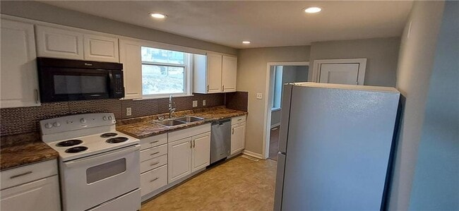 Building Photo - 107 Indiana Ave