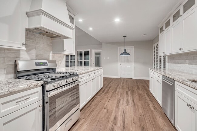 Building Photo - 4702 Spring Ln