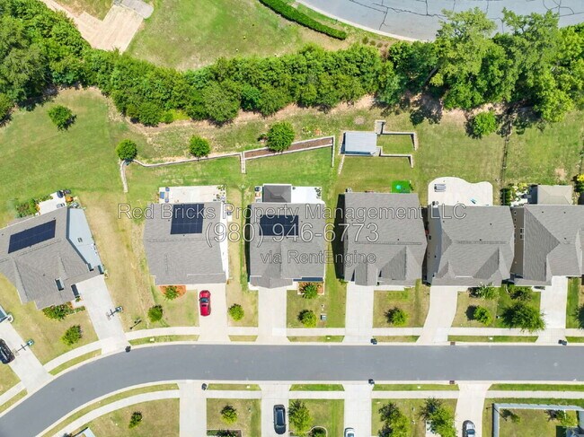 Building Photo - 923 Wood Apple Ln