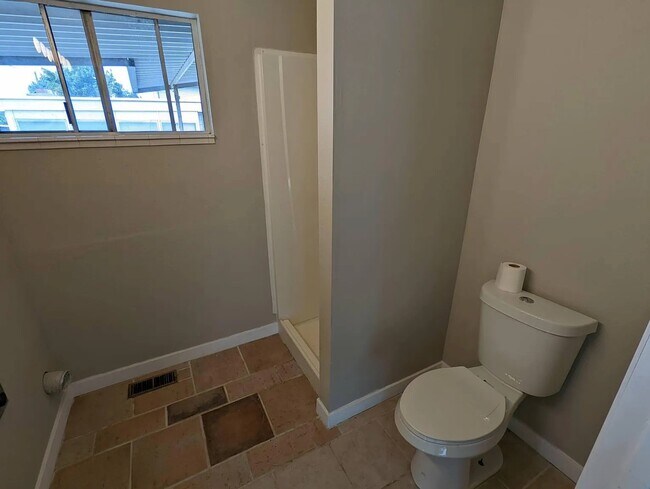 Building Photo - 1025 500 N