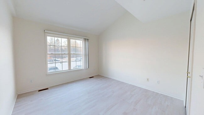 Building Photo - 1906 Lindsay Ln