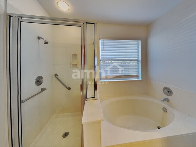 Building Photo - 602 Jessica Pl