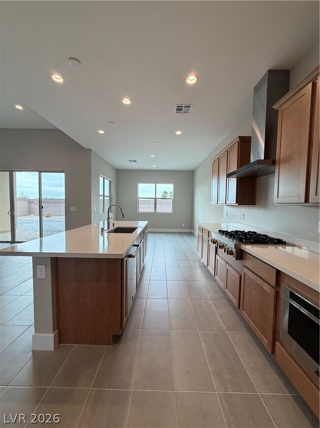 Building Photo - 11831 Giroma Ave