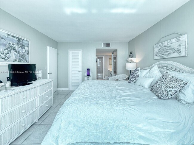 Building Photo - 5701 Collins Ave