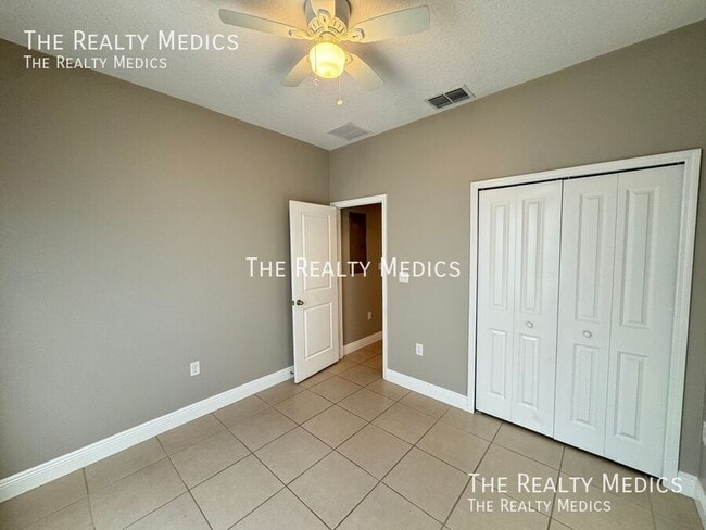 Building Photo - 765 Platypus Ct