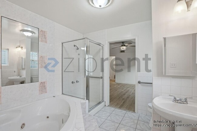 Building Photo - 1421 Stearns Dr