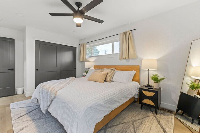 Building Photo - 9211 Highland Pl