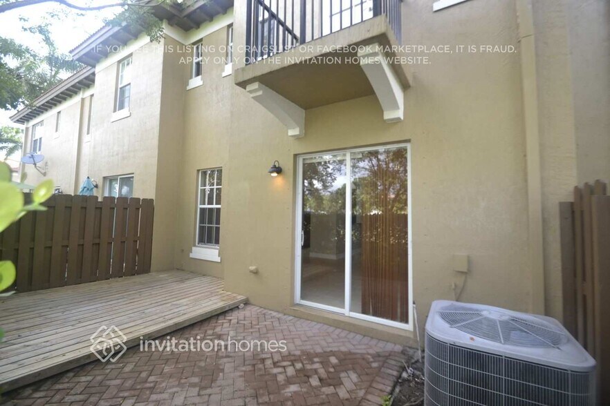 Building Photo - 6855 Julia Gardens Dr