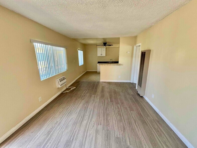 Primary Photo - 810 W Duarte Rd