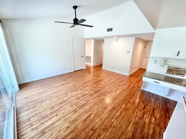 Building Photo - Spacious 3BR Single-Story Residence | Central Air, Fireplace, Private Backyard Retreat