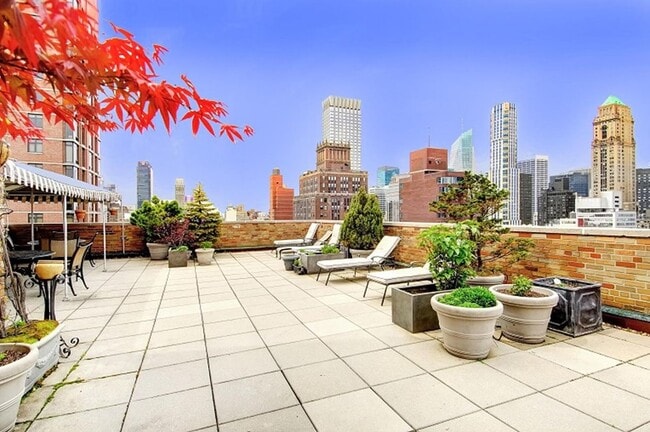 Building Photo - 10 Park Ave