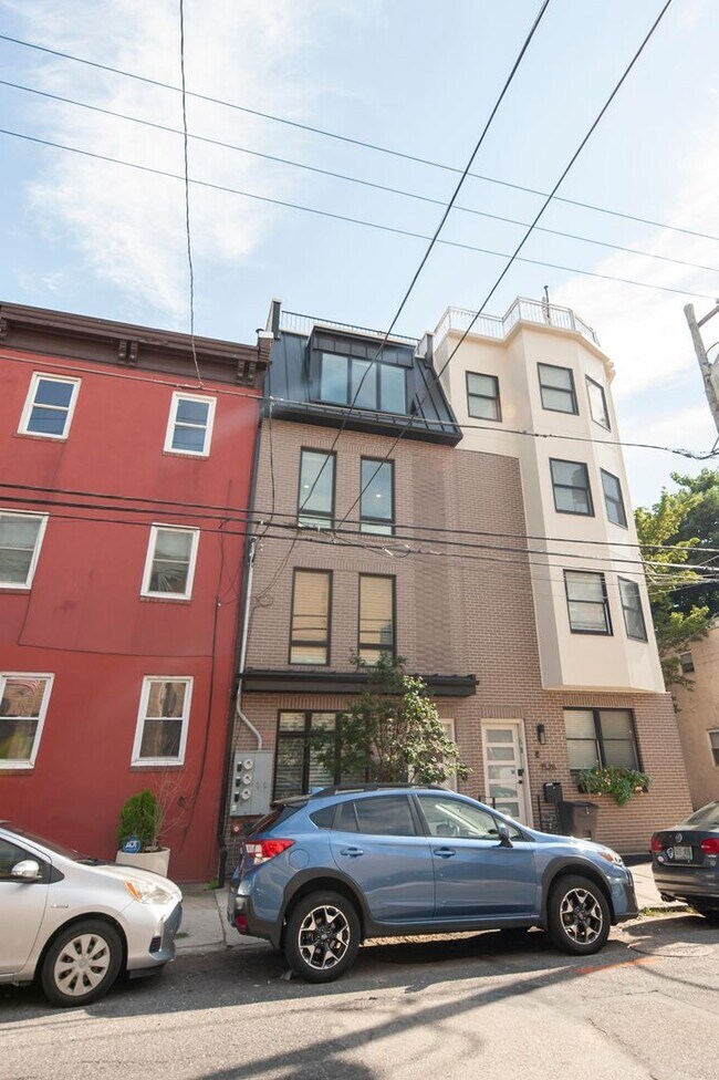 Building Photo - 1524 Catharine St