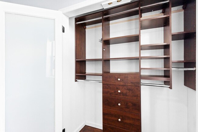 Building Photo - 129 Willow Ave