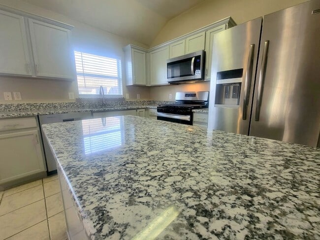 Building Photo - 1319 Periwinkle Dr