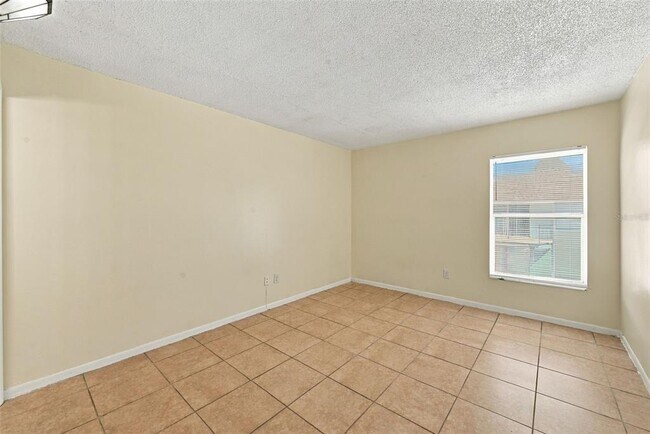 Building Photo - 905 W Oak Ridge Rd