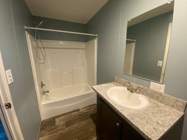 Building Photo - 3212 Plateau Dr