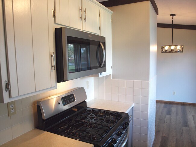 Building Photo - 607 Cheyenne Cir