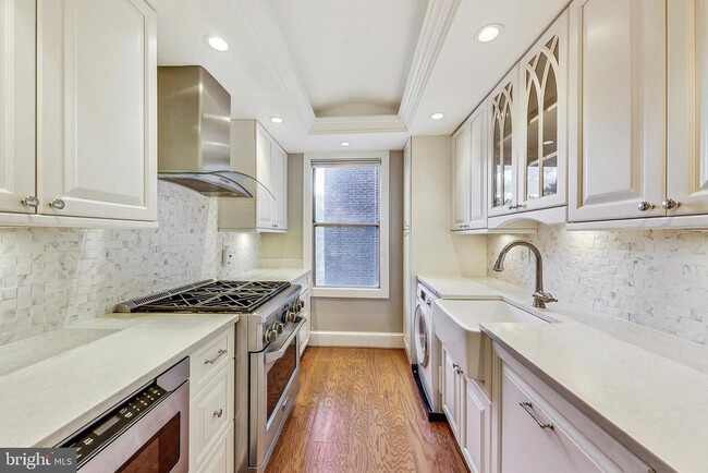 Building Photo - 3900 Cathedral Ave NW