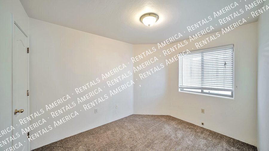 Building Photo - 2252 W Silver River Way